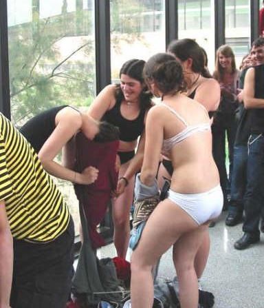 non-nude-bikini-girls-23.jpg