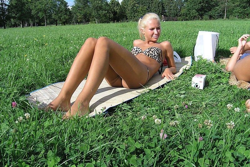 non-nude-bikini-girls-19.jpg