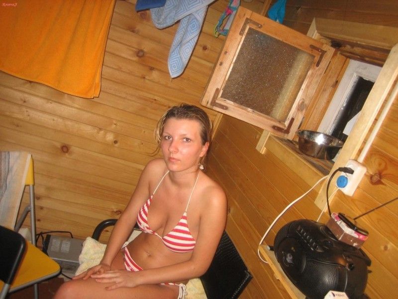 russian-bikini-girls-6-2002 [800x600].jpg