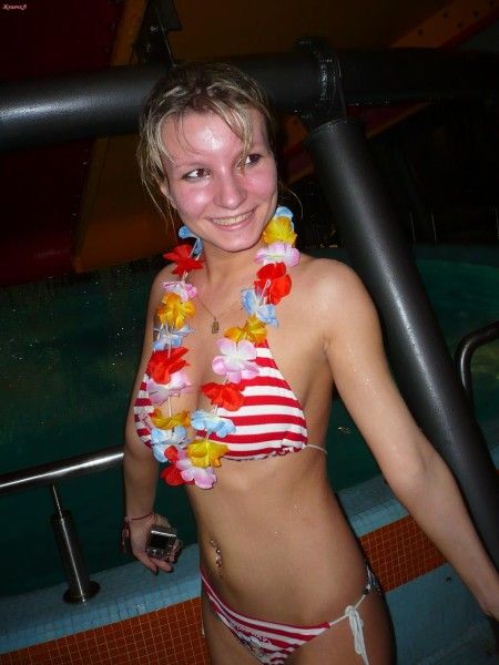 russian-bikini-girls-6-2003 [800x600].jpg