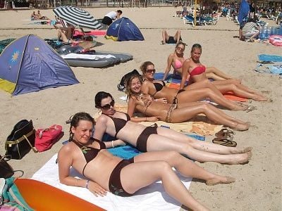 teen-bikini-beach-001_001.jpg