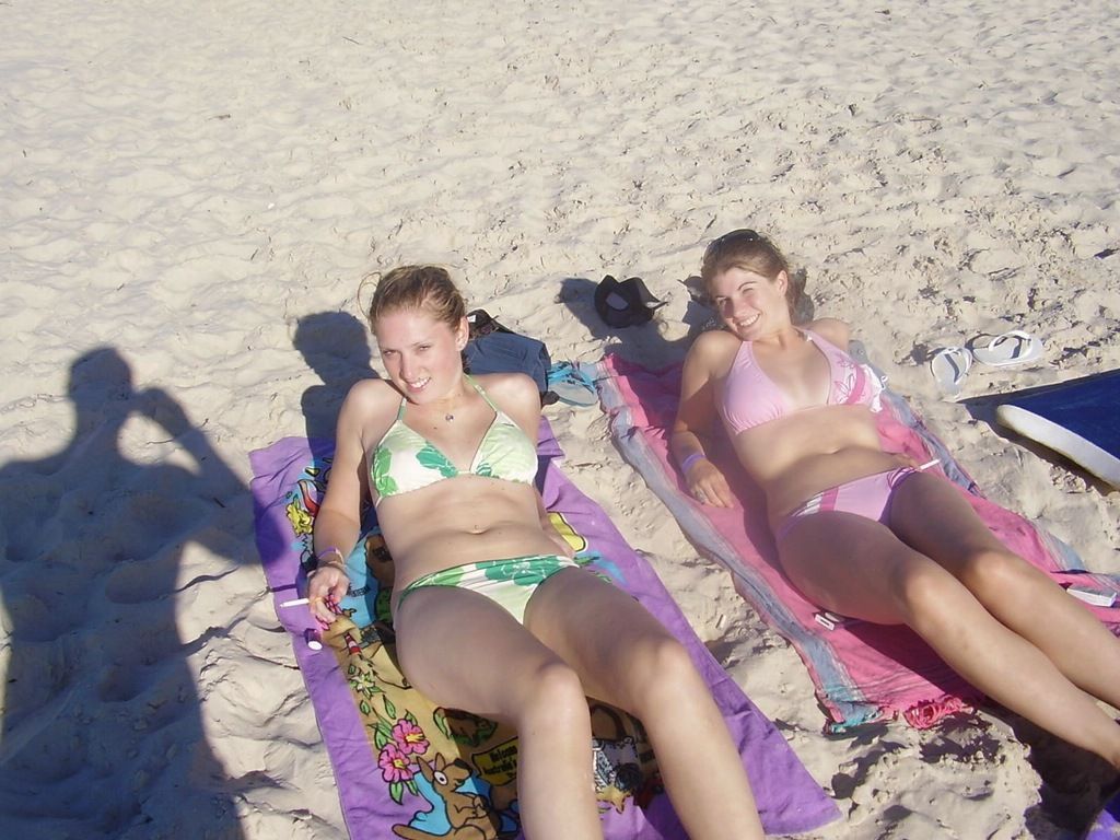 teen-bikini-beach-013_011.jpg