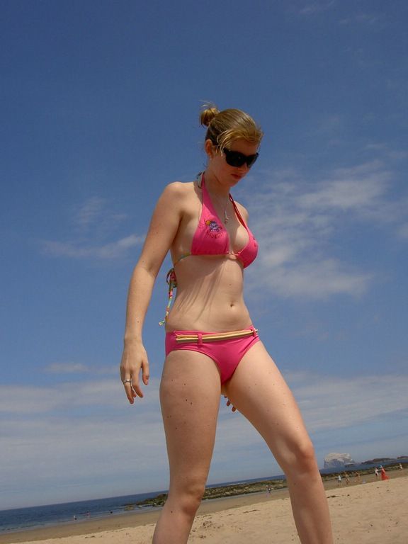 teen-bikini-beach-016_014.jpg
