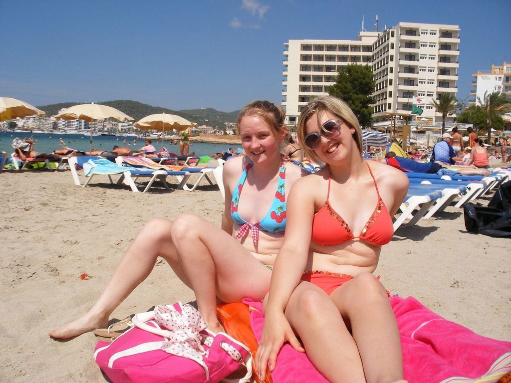 teen-bikini-beach-020_018.jpg