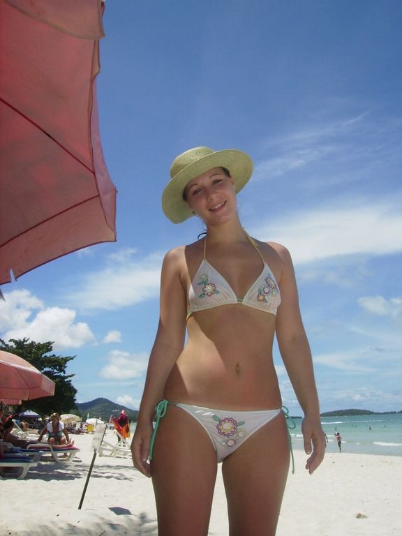 teen-bikini-beach-024_022.jpg