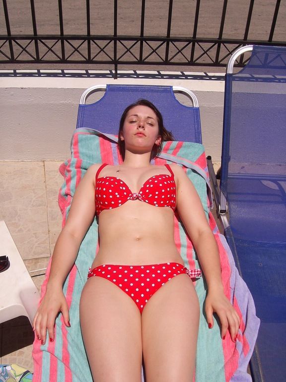 teen-bikini-beach-035_030.jpg