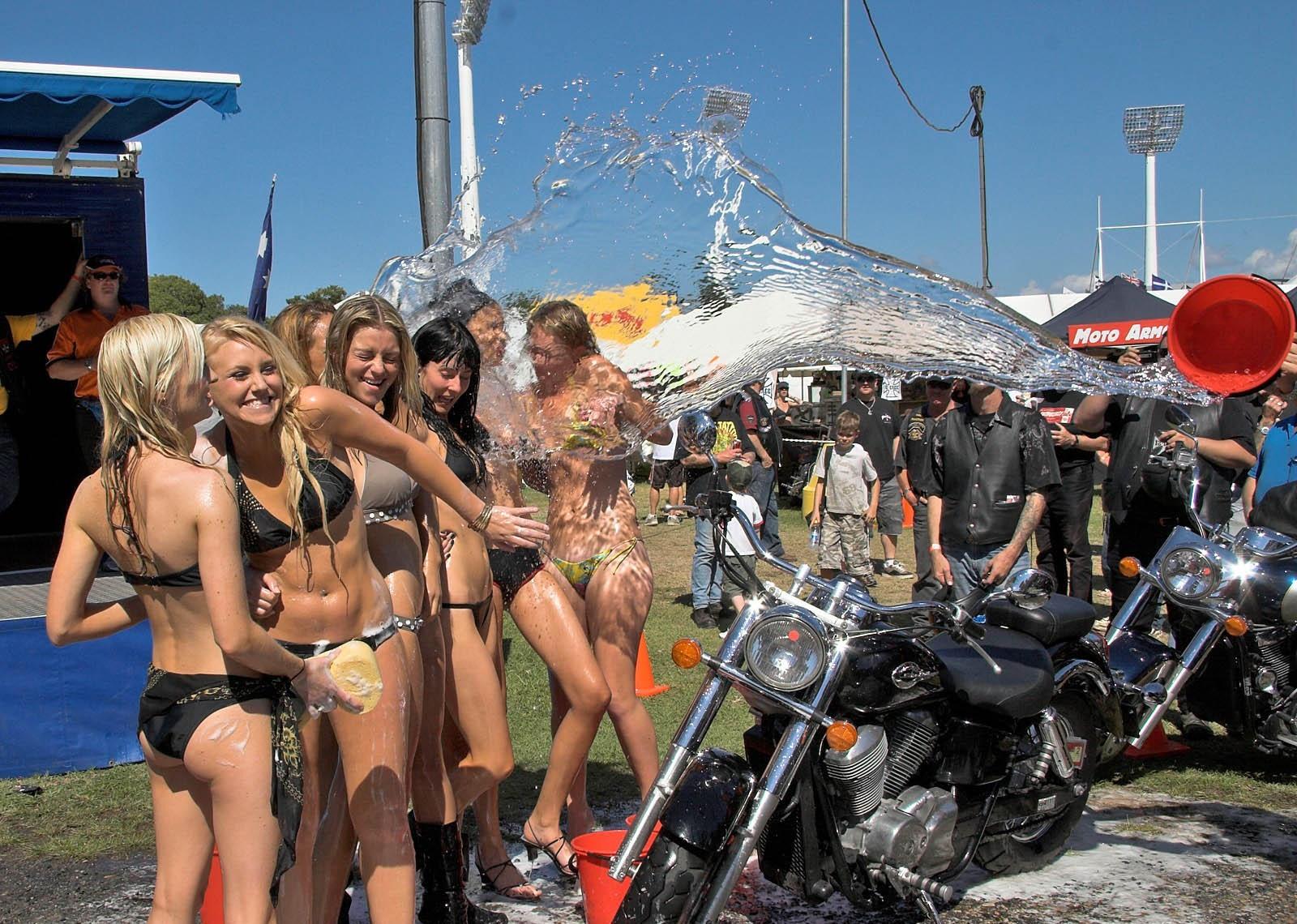 teen-bikini-carwash-009.jpg