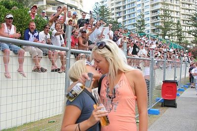 find-2-bottles-corona-old-nokia-phone.jpg
