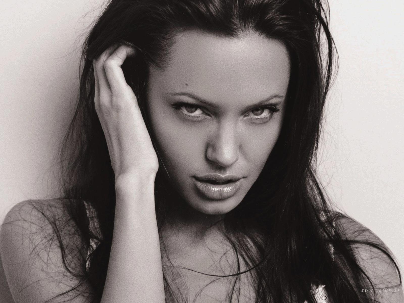 jolie29.jpg