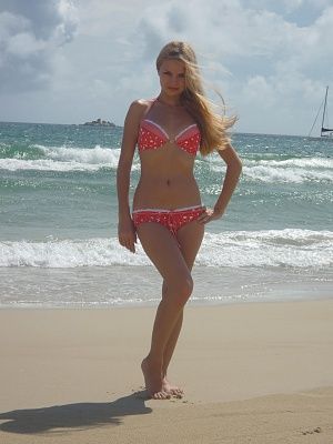 amateur-bikini-girls-011.jpg