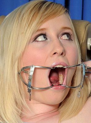 satine-gagged.jpg