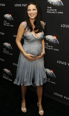adriana-lima-shows-off-her-growing-baby-bump-21.jpg