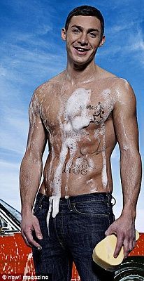 article-2082172-0f56818c00000578-567_306x594.jpg