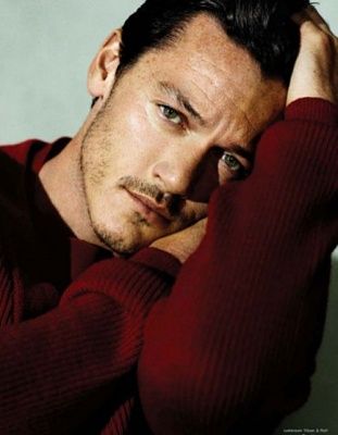 luke-evans-3.jpg
