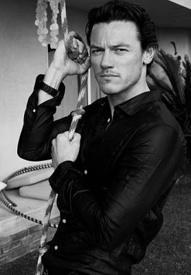luke-evans-20.jpg