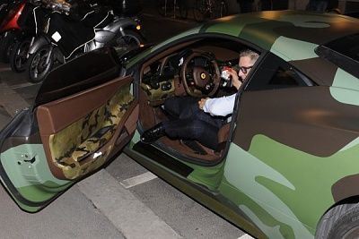 lapo-elkann-milano-con-la-ferrari.jpg