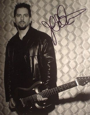 autographs-john-petrucci2.jpg