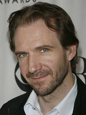 fiennes_ral92440.jpg