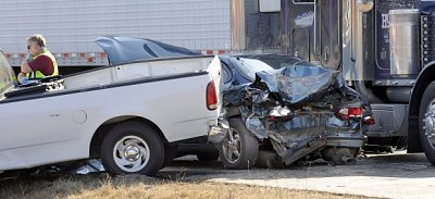 semi-slams-into-stopped-1.jpg