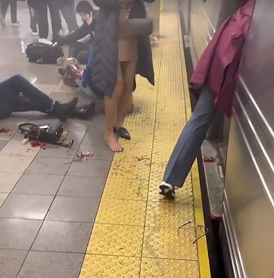 1068723d1649774720-13-injured-nyc-subway-shooting-36-subway-shooting-004-20-281-29.jpg