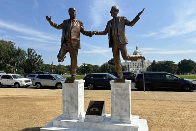 trump-epstein-friendship-statues-appear-national-mall.jpg