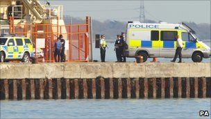 Name:  _52078192_astuteofficer.jpg
Views: 541
Size:  16.7 KB
