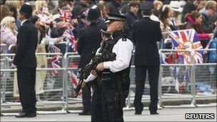 Name: _52410467_police_reuters.jpg
Views: 271
Size: 19.0 KB