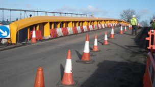 _56953670_uptonbridge.jpg