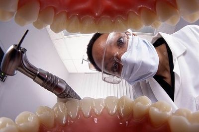 dentist-2bworking-2bon-2ba-2bpatient.jpg