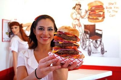 waitress-20mary-20brasda-20poses-20with-20a.jpg