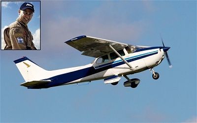 plastic-plane_2490500b.jpg