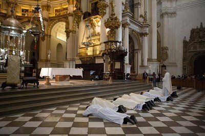 spanish-priests.jpg