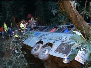 bus-crashes-1-300x225.jpg