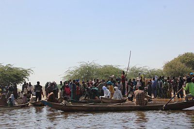 refugeesloadingboatschad_flickrunitednations.jpg