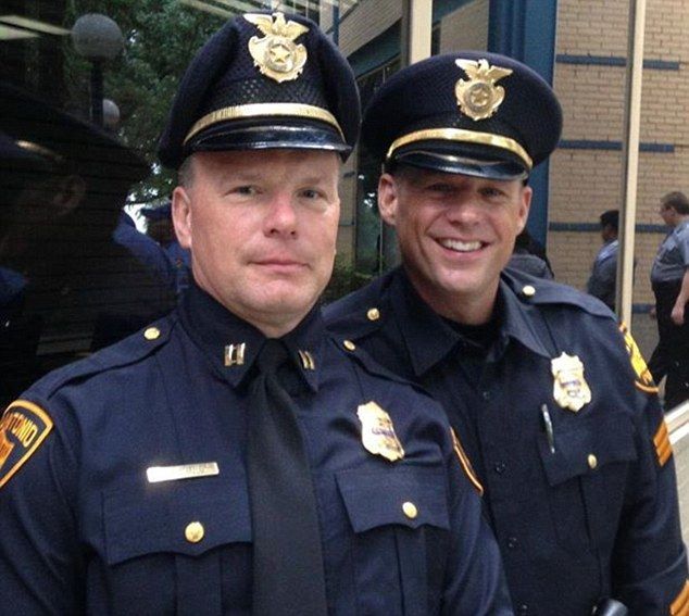 2B9FE6D400000578-3208907-Tragedy_Capt_Michael_Gorhum_pictured_on_the_left_-m-16_1440424606803.jpg