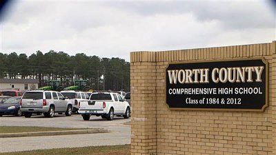 170609-worth-county-high-school-904a-rs_381f02204cdea0c7a64aa3d4e9202ee7.nbcnews-ux-600-480.jpg