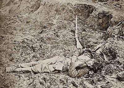 soldier-trench-dead-001.jpg