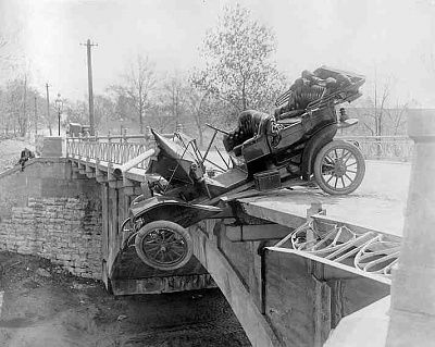 car_accident-4-27-1912.jpg