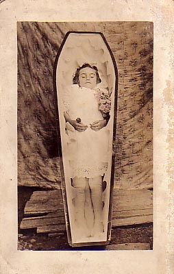 victorianpostmortemphotographygirlincasket-tm.jpg