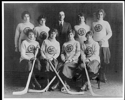 womens-ice-hockey-team-edmonton-alberta-canada-1916.jpg