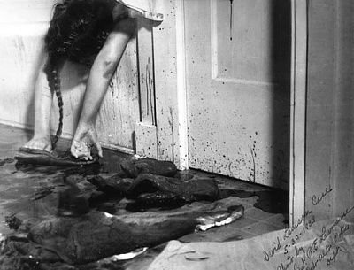 death-scenes-1930s-drooping-bathtub.jpg