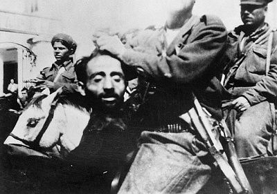 greek-troops-executed-guerrillas-heads-1947.jpg