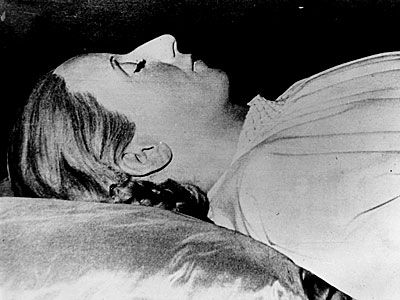 eva-peron-body-4.jpg