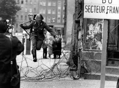 East-German-soldierConrad-Schumann-assigned2shoot-people-trying2-breach-wall-2-escape2West-Germa.jpg