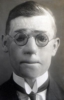 wallace-2013.jpg