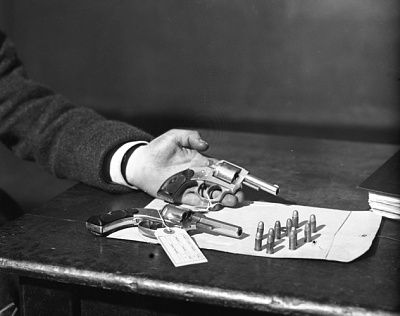 14-20mob-moll-1933.jpg