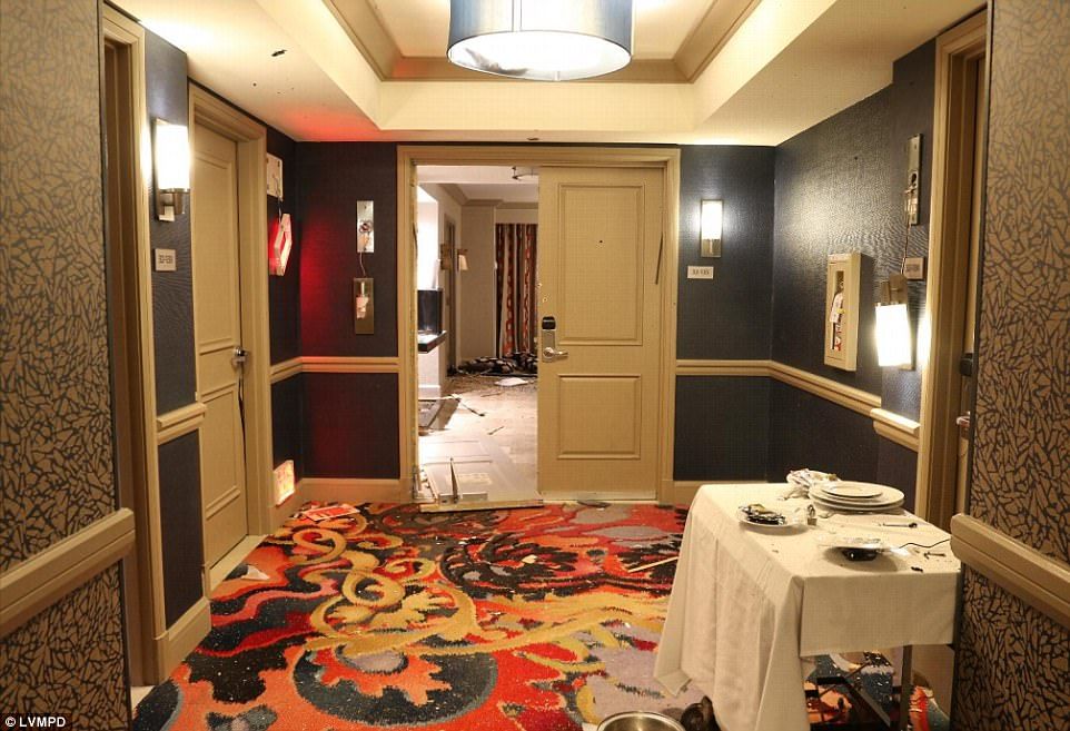 4853346F00000578-5289987-Paddock_set_up_a_camera_on_a_room_service_cart_outside_of_his_ro-a-141_.jpg
