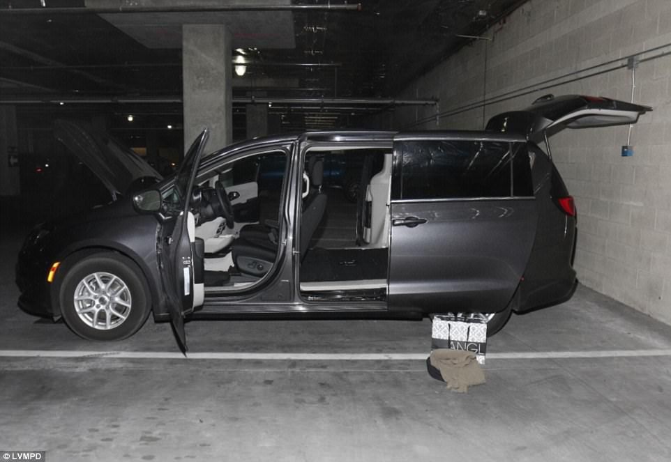 4853373E00000578-5289987-The_above_picture_shows_Paddock_s_minivan_which_investigators_in-a-147_.jpg