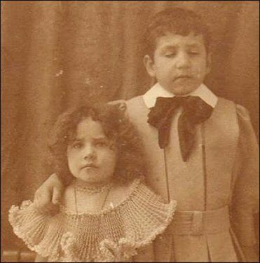 standing-siblings_1.jpg