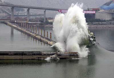 explosion-land-water-2.jpg